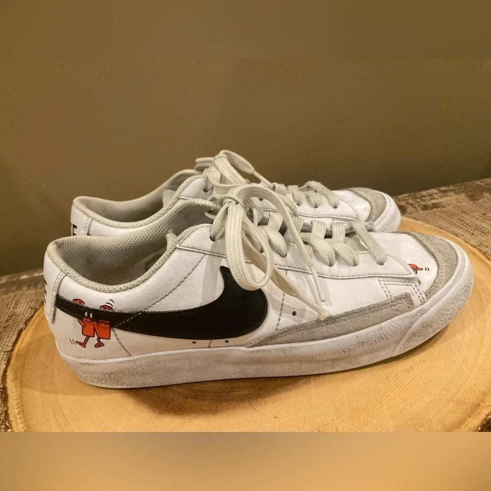 Nike Blazer Low 77 The World Is Your Playground Shoes youth Sz 5.5‎ White
